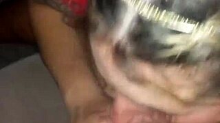 Nada mas rico que chuparle la pija en el auto