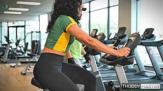 Fitness latina lifts cock during anal interview