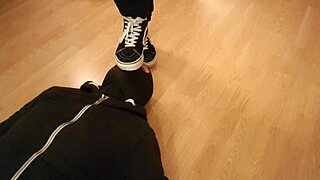 eating stuff under mistress vans feels so intense