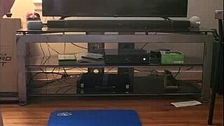 Sexy vee does naked yoga and flashes pussy