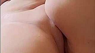 Sexy vee does naked yoga and flashes pussy