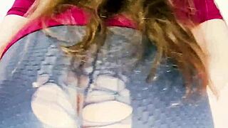 colombian wife masturbates in leggings
