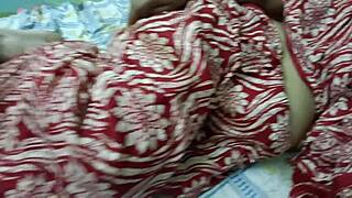 Glamorous & Sexy Desi Bhabhi In Saree