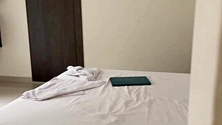 Estudiante latina masturbates her huge ass