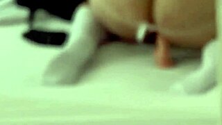 Estudiante latina masturbates her huge ass
