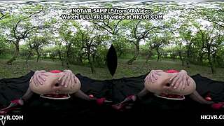 hotkinkyjo inserts apples in loose ass