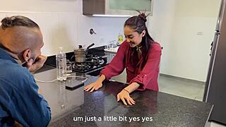 mi novio me da una rica mamada de coño en la cocina y luego me mete su rica verga-parte 1