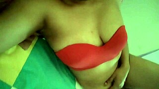 la puta de mi madrastra en lenceria masajeando tetas grandes