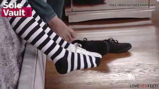 pamela morrison milks a cock with her soles