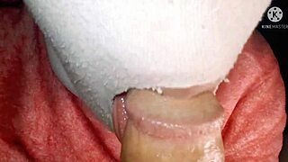 مرات صاحبي المنقبة مصت زبي وشربت كل اللبن