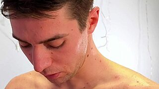 Giovane missionario with cute natural tits in bedroom