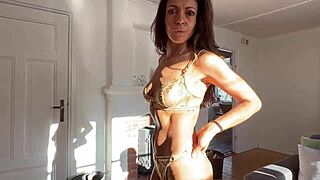 Hot wife shows off her amazing ass and gives her hubby a perfect ride