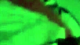 olha seu corno como essa rola é maior que a sua - casada safada hotwife fode com os machos no gloryhole e humilha o marido corno manso