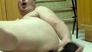 yo follando me con dildo grande