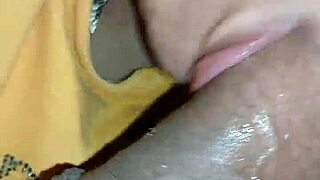 la mejor mamada linda chica se mete la polla en la garganta