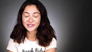 Tenåring Jane Wilde spiller ut hemmeligheter mens hun vibrerer til orgasme