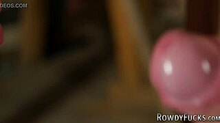 게이 운동선수 빨고 베어백 레슬링 액션에서 세게 타줌