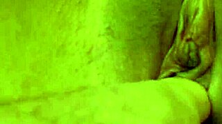 टॉल ब्राजीलियन 18+ फायर पेशन से बिग डिक को चूसकर चोदती है!