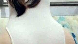 体育男和前辈通过巨大的无套动作亲密。那屁股真大！