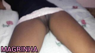 Nabo græder på cariocas store pik i POV. Får massiv udløsning i stram fisse!