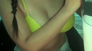 यंग ब्राजीलियन 18+ युवती लॉरेंकैट क्लोज-अप ब्लोजॉब में कम स्वैलो करती है