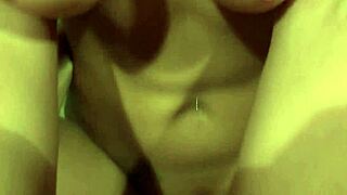 Betalade den bustiga blondina skidåkaren för att klä av och knulla på lodgen. Fan, hon är het!