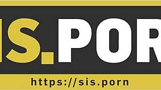 यंग लैड वाइफ को पेटाइट स्टीपसिस्टर के साथ बेड में बेट्रे करता है