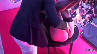 哟，看Zenda Sexy 在公共场合挑战Jotade的巨屌！