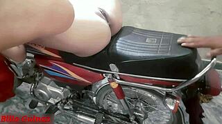 想看这个印度大学女孩被操硬吗？