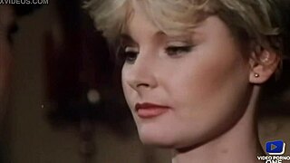 Marianne et Dominique, sexy Françaises baisent le majordome en trio vintage