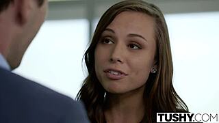 Tushy unga Aidra Fox tar hård arsle-knull