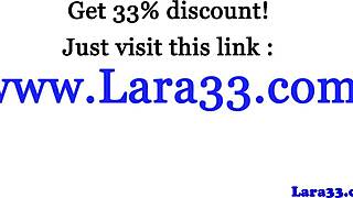 Britanska milf u čarapama zadirkuje senzualnim prstima