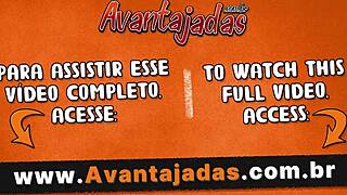 زوجين ينيكون مع ترافيستي جميلة في جنس ساخن