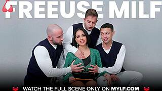 Красива MILF Kayla Paige хваната да краде, претърсена гола