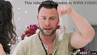 לעזאזל! מילף לטינית ויקטוריה ווקס משתמשת בחופשיות ונבגדת ממש מול הבעל