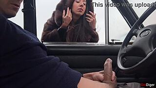 Mi sono scioccata quando sconosciuto mi ha segato in macchina pubblica