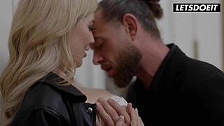 Обсебен съм от бъст Blake Blossom, която шефът й чука дълбоко