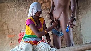 Desi Hint bhabhi son ev yapımı kliplerde sertçe dövülüyor