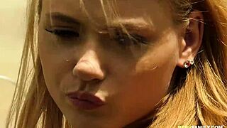 Ξανθιά Hannah Hays παίρνει το BBC του ετερογίου