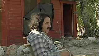 Тексаски дилдо маскарад носи сурови сексуални пародии