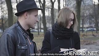 Drviem svoju nerdovskú priateľku v tajnom quickie?