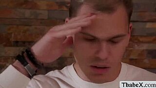 Хей, водопроводчик, можеш ли да се справиш с две бюстести шемейли в hardcore анален?