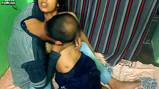 Hey, cewek muda 18+ ini dapat chudai penuh di musim hujan