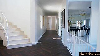 Hej, věříš, že tahle nevinná teenie 18+ jezdí na ptáku svého nevlastního bratra?