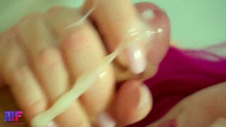 Hei, vil du se Kate Rehis episke cumshot nærbilder? Jeg har masse!