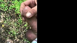 Ulkoilmassa runkkaus metsässä vaimoni kanssa, oi kyllä!