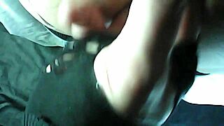 Olgun anal sahneleri kıvrımlı transvestitle vahşi fetiş derlemesinde