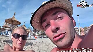 Hej, německá teenka 18+ sebrána na anální trojku na pláži