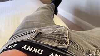 deljenje postelje s sodelavcem se spremeni v presenetljivo jebanje 😲