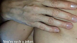 Mama mojega prijatelja priteče iz gozda v mojo posteljo, da zajaha moj trdi kurac